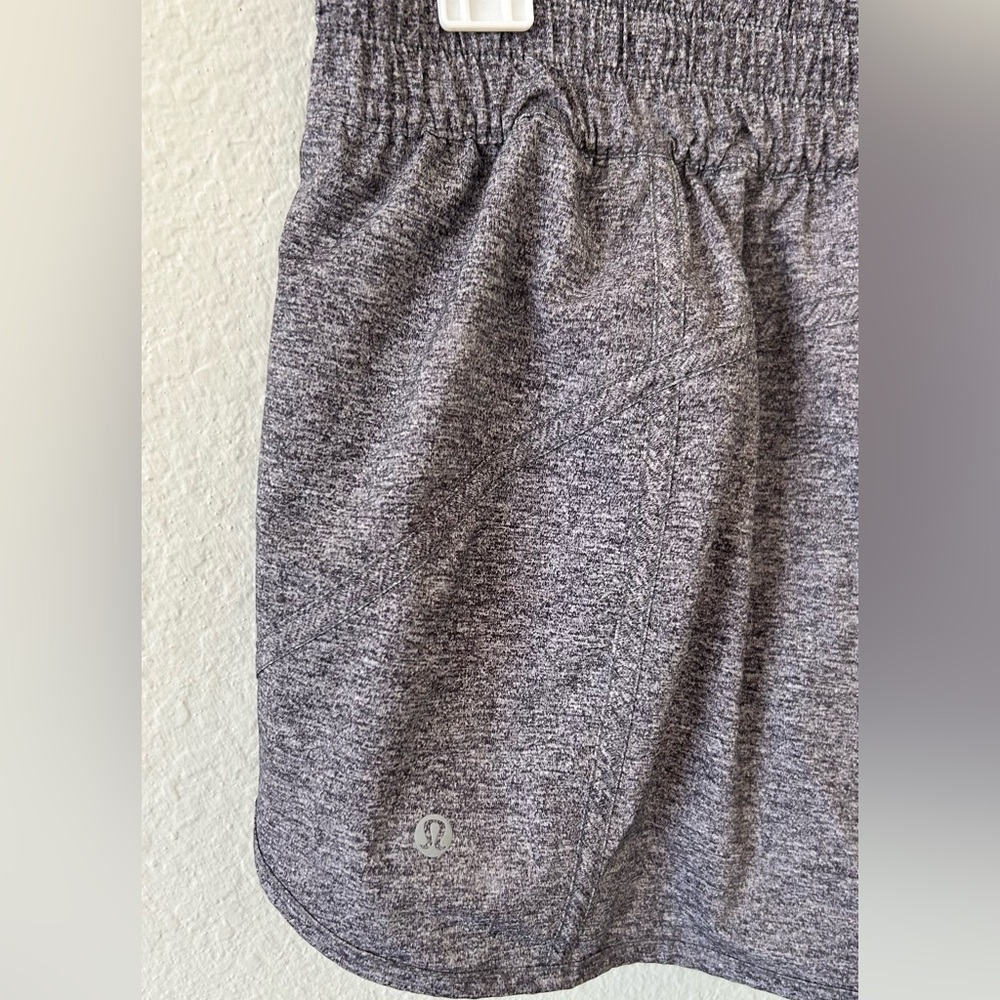 Lululemon Tracker Short V *4" Heather Lux Multi‎ Black SZ 10 - Picture 5 of 8